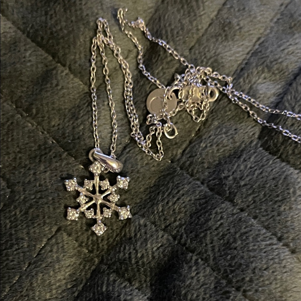 Sterling Silver Snowflake Pendant Necklace
